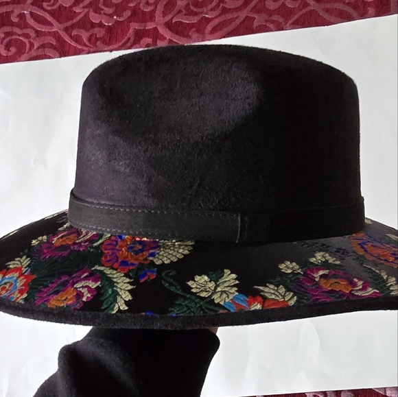 Floral Embroidered Black Hat - Picture 10 of 12
